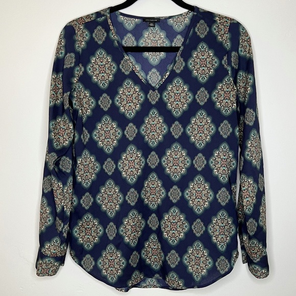 Ann Taylor V-Neck Tunic Roll Tab Long Sleeve Graphic Navy Blouse Size XS - Picture 2 of 11